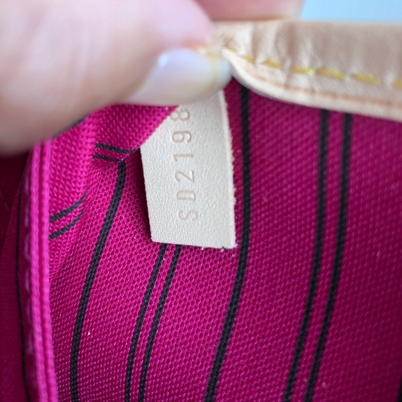 SOLD! Louis Vuitton Neverfull MM in Pivoine - Picture 7 of 7